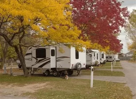 Best RV Parks for Autumn Escapes: Top Spots for Fall RV Travel