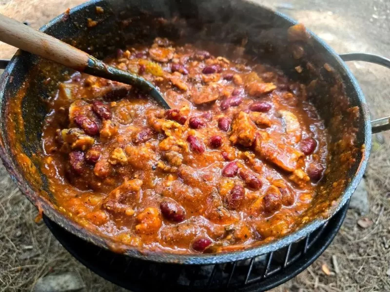 How to Cook a Campfire Chili for Cozy Outdoor Meals