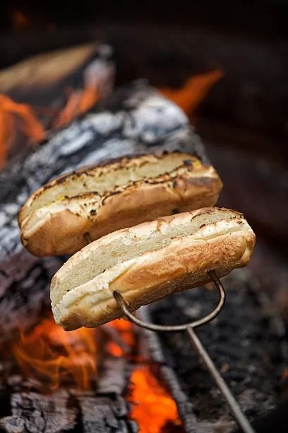 How to Make Campfire Garlic Bread: A Delicious and Easy Recipe for Outdoor Cooking